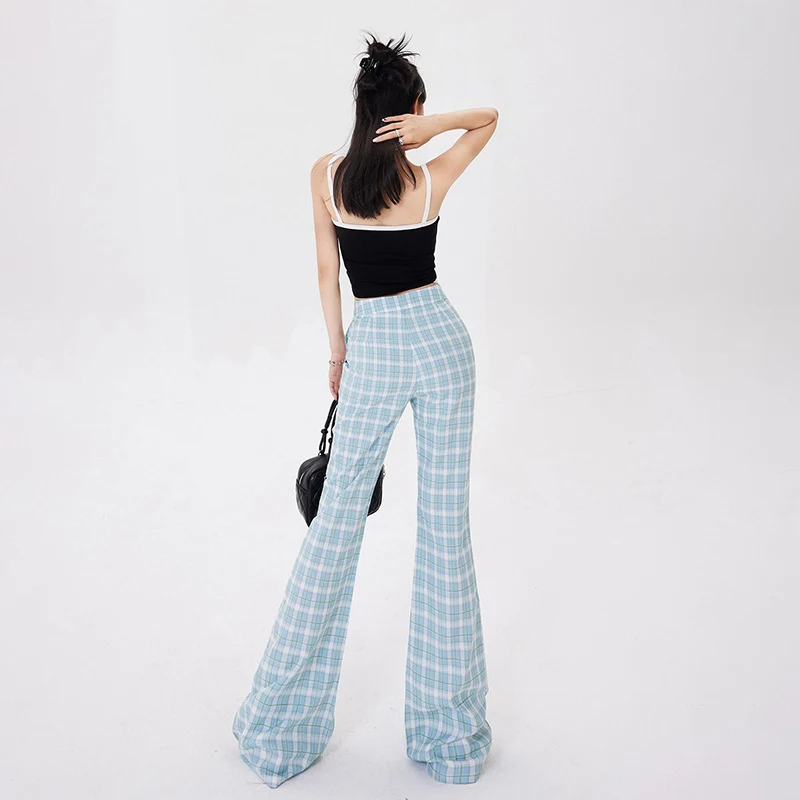 Pantalones casuales a cuadros azules retro para mujer. Comodidad y estilo en un diseño clásico. Perfectos para un look diario con encanto.