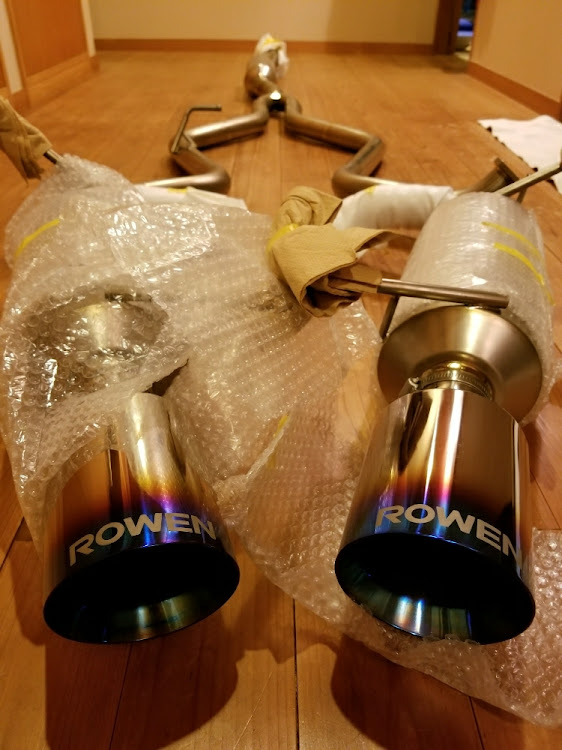 レガシィツーリングワゴンのBR9・rowen・チタンマフラー・PREMIUM01TR≪HEAT BLUE TITAN≫・マフラー交換に関するカスタム事例の投稿画像1枚目