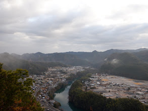 朝は霞が多く