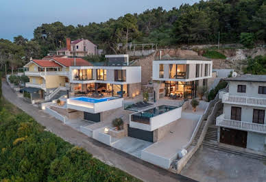 House with pool and terrace 5