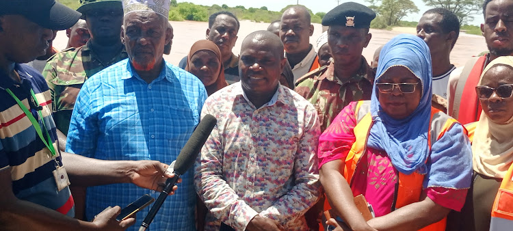 Tana River Deputy County Commissioner Andrew Mutua speaking to the press, flanked by Tana river Deputy Governor Mahat Loka