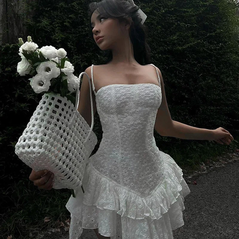 Jupe femme unie à cordon de serrage, taille haute et effet amincissant. Affinez votre taille et sublimez votre silhouette avec cette jupe.