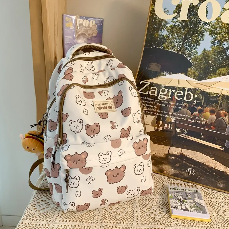 Bolsa de ombro Mori Fresh, fofa e leve, ideal para transportar seus pertences com conforto e estilo. Perfeita para o dia a dia.