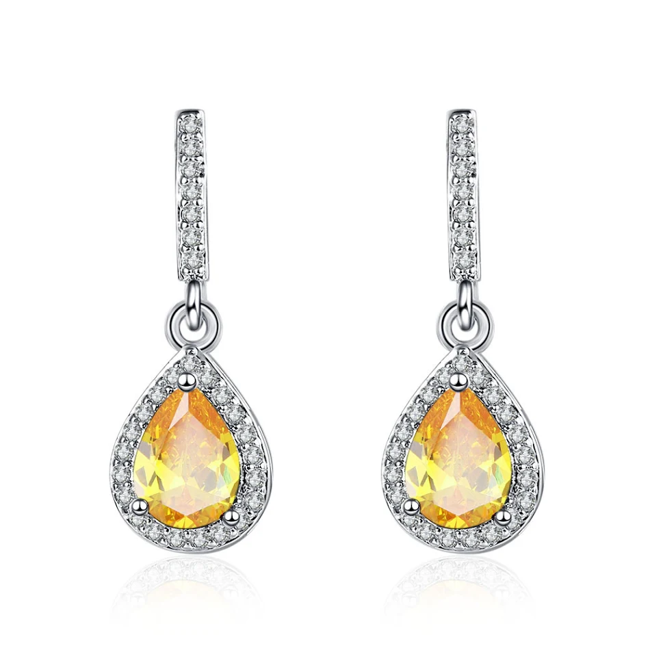 Boucles d'oreilles goutte d'eau tendance avec micro-sertissage de zircon. Un bijou éclatant pour sublimer votre look, parfait pour toutes les occasions.