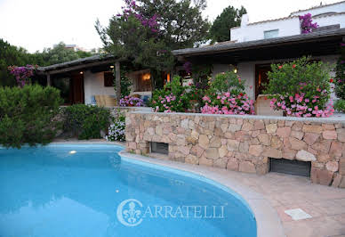 Villa with pool and garden 4