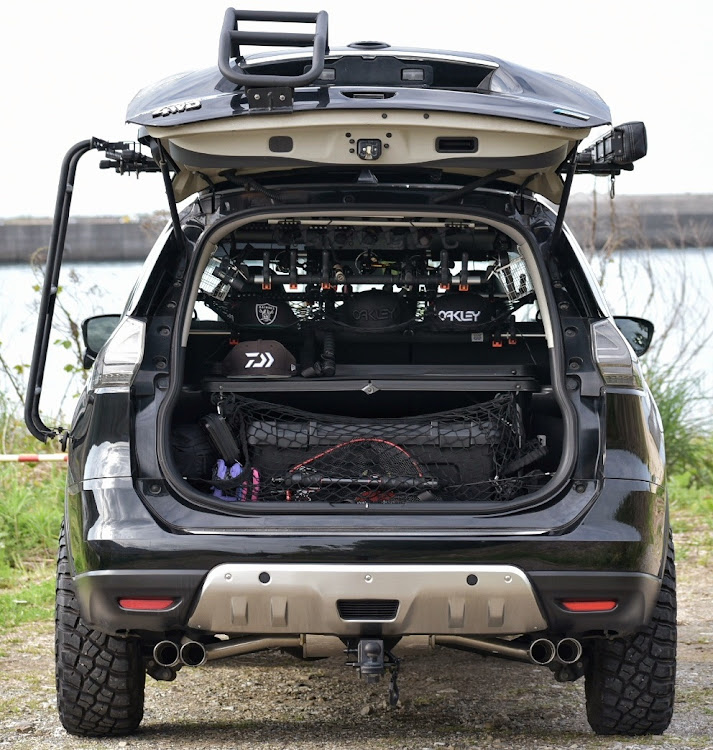 エクストレイルの釣り車・釣り仕様・釣りチューン・私のトランク収納・サイドオーニングに関するカスタム事例の投稿画像2枚目