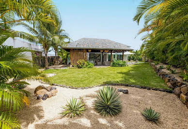 Villa with garden and terrace 3