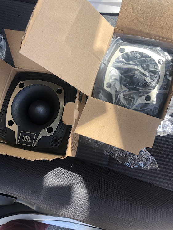 ヴォクシーのBOSE・ジムニーJB23・スーパーツイーター・VOXYに関するカスタム事例の投稿画像3枚目