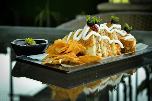 Paneer Tikka Sandwich With Nachos