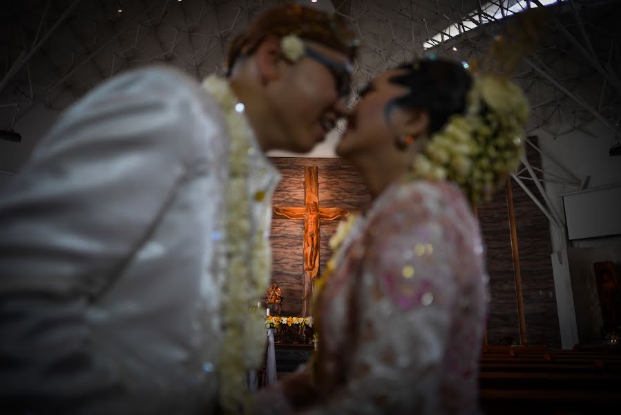 Fotógrafo de casamento Ariesta Sutan (ariestasutan). Foto de 1 de junho 2015