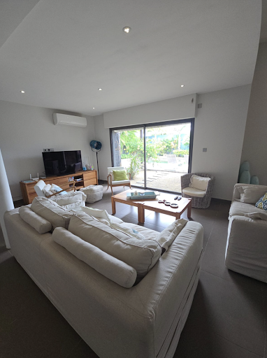 Villa avec piscine en bord de mer 4