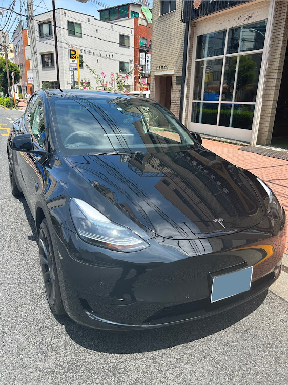 『YOLO』 カーラッピングさんが投稿した#カーラッピング・車好きな人と繋がりたい・テスラ・テスラモデルYに関するカスタム事例の投稿画像3枚目