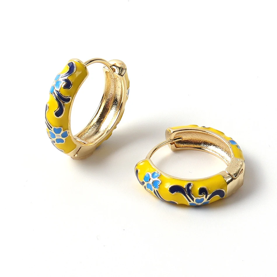Boucles d'oreilles en émail Fleur Bleu Brûlé pour femme Un accessoire floral élégant et coloré. Idéales pour toutes les occasions.