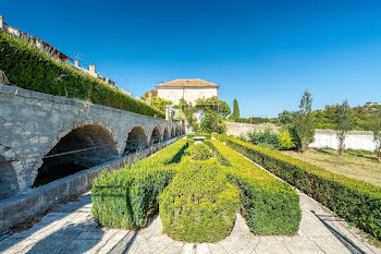 château à Valensole (04)