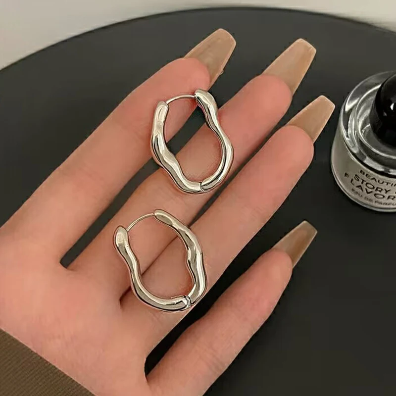 Pendientes de clip para mujer con geometría irregular, diseño de personalidad, estilo sencillo y elegante, tendencia Ins, efecto escarchado.