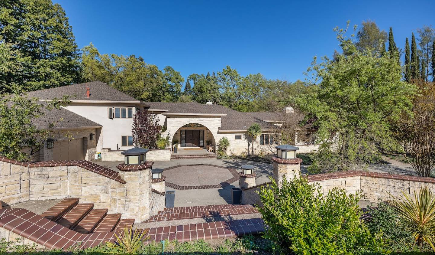 House with pool and garden Alamo