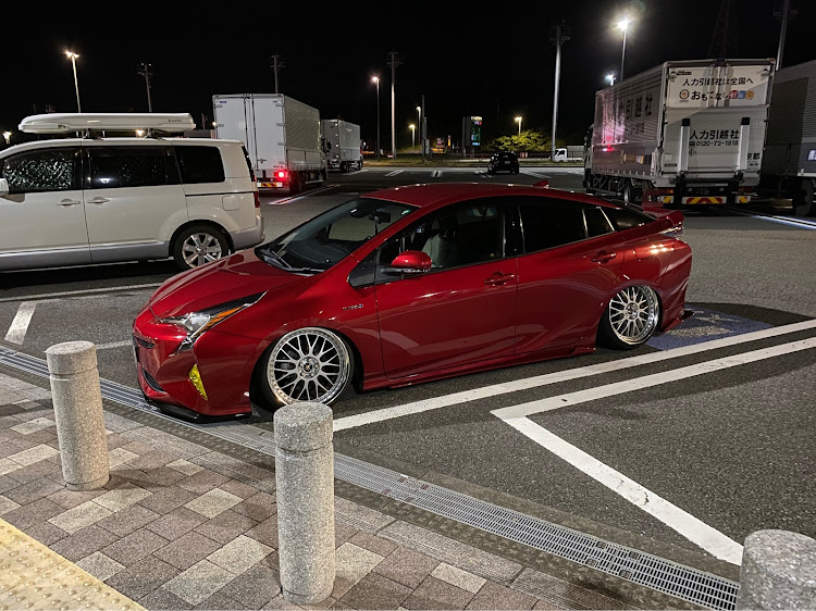 プリウスの奥伊吹プリウスMT・アクア・workwheels・コラボ写真・オシャレは足元からに関するカスタム事例の投稿画像1枚目