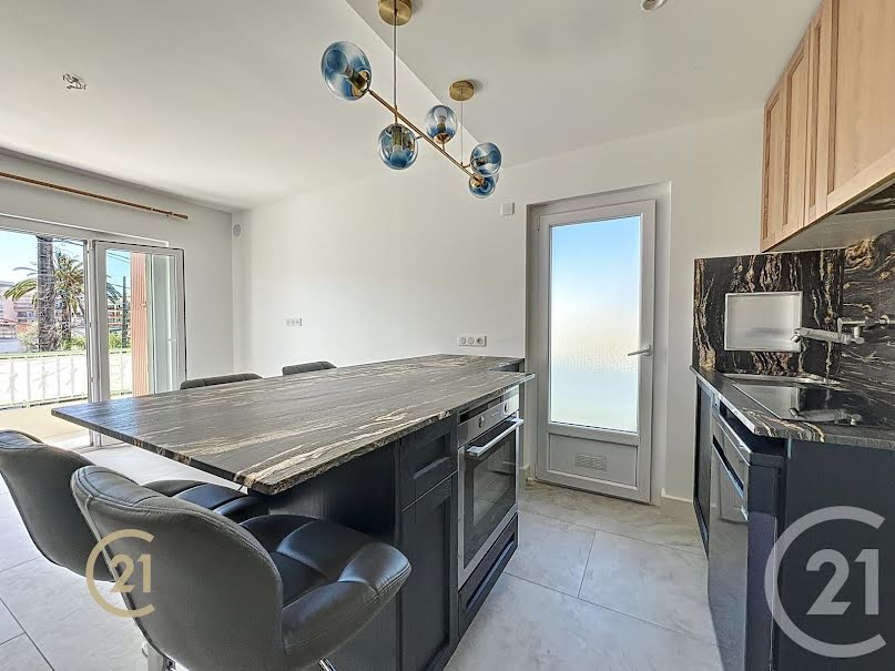 Location meublée appartement 3 pièces 47.51 m² à Juan les pins (06160), 1 540 €