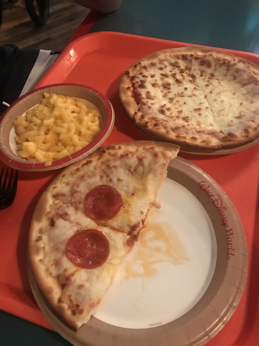 Gf kids pizzas & macaroni; ordered through the my Disney experience app so we didn’t have to wait for it to be prepared!