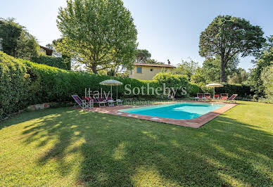 Villa with pool and garden 4