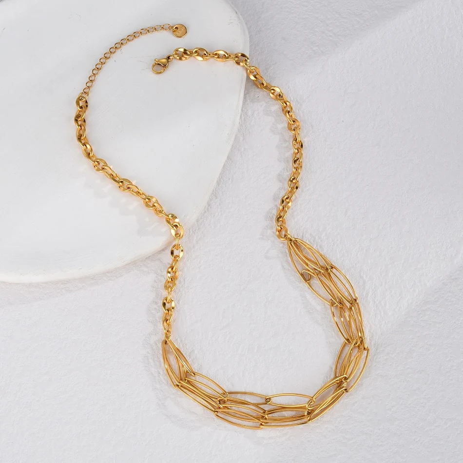 Mode multi-laags gouden ketting en armband set voor dames, een elegante toevoeging aan elke outfit, perfect als cadeau.