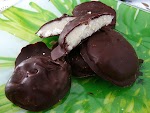 Peppermint Patties was pinched from <a href="http://www.thekitchn.com/diy-peppermint-patties-71765" target="_blank">www.thekitchn.com.</a>