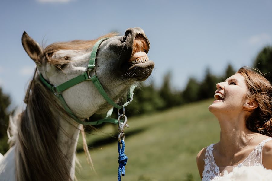 Fotógrafo de casamento Jana Hrinova (janahrinova). Foto de 20 de julho 2022