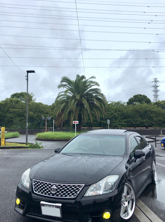 クラウンアスリートのお盆休み・8月もよろしくお願いします・駅までお迎え・盆休み突入・雨☔️の中での撮影！に関するカスタム事例の投稿画像1枚目