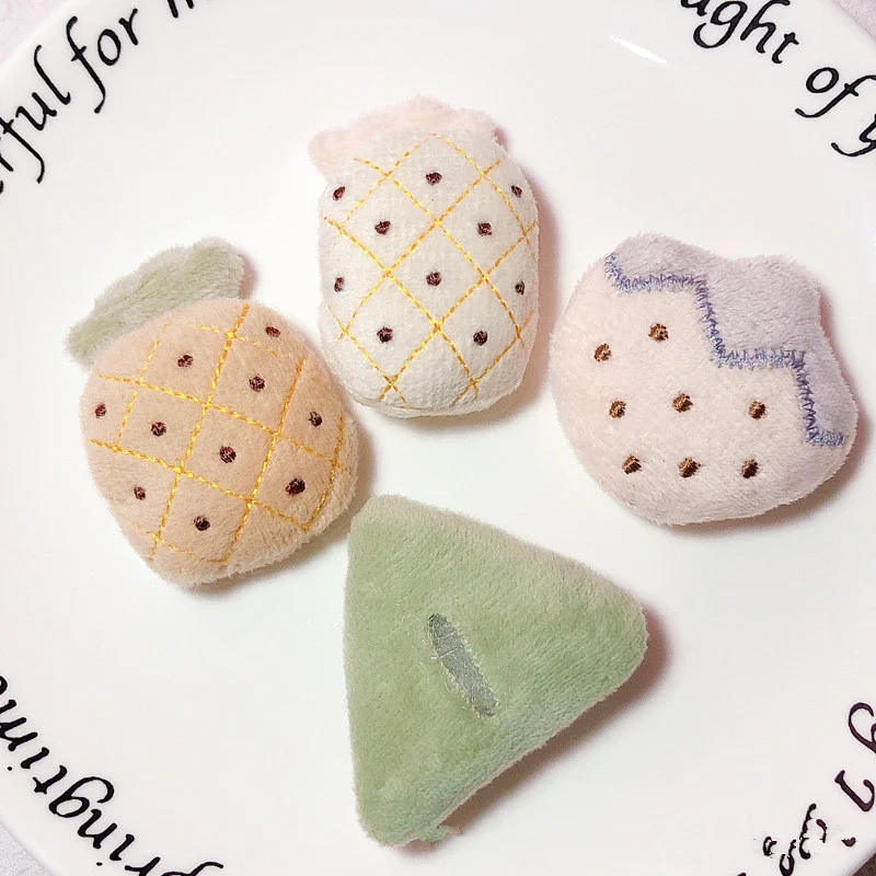 Fruit pluche broche Schattige kleding accessoire Leuk en origineel cadeau Perfect om jassen en tassen te versieren Druk je unieke stijl uit met deze broche