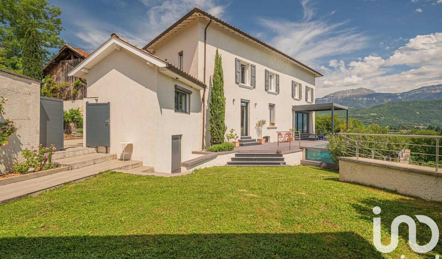 House with pool and terrace Voiron