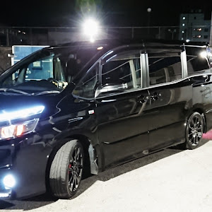 ヴォクシー ZRR80W