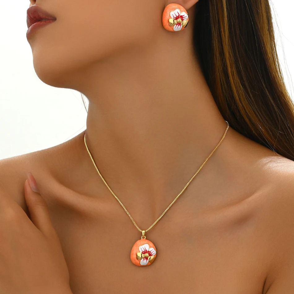 Parure Collana e Orecchini da Donna con Design Floreale Oleato. Un tocco floreale per un'eleganza senza tempo. Ideale per ogni donna.
