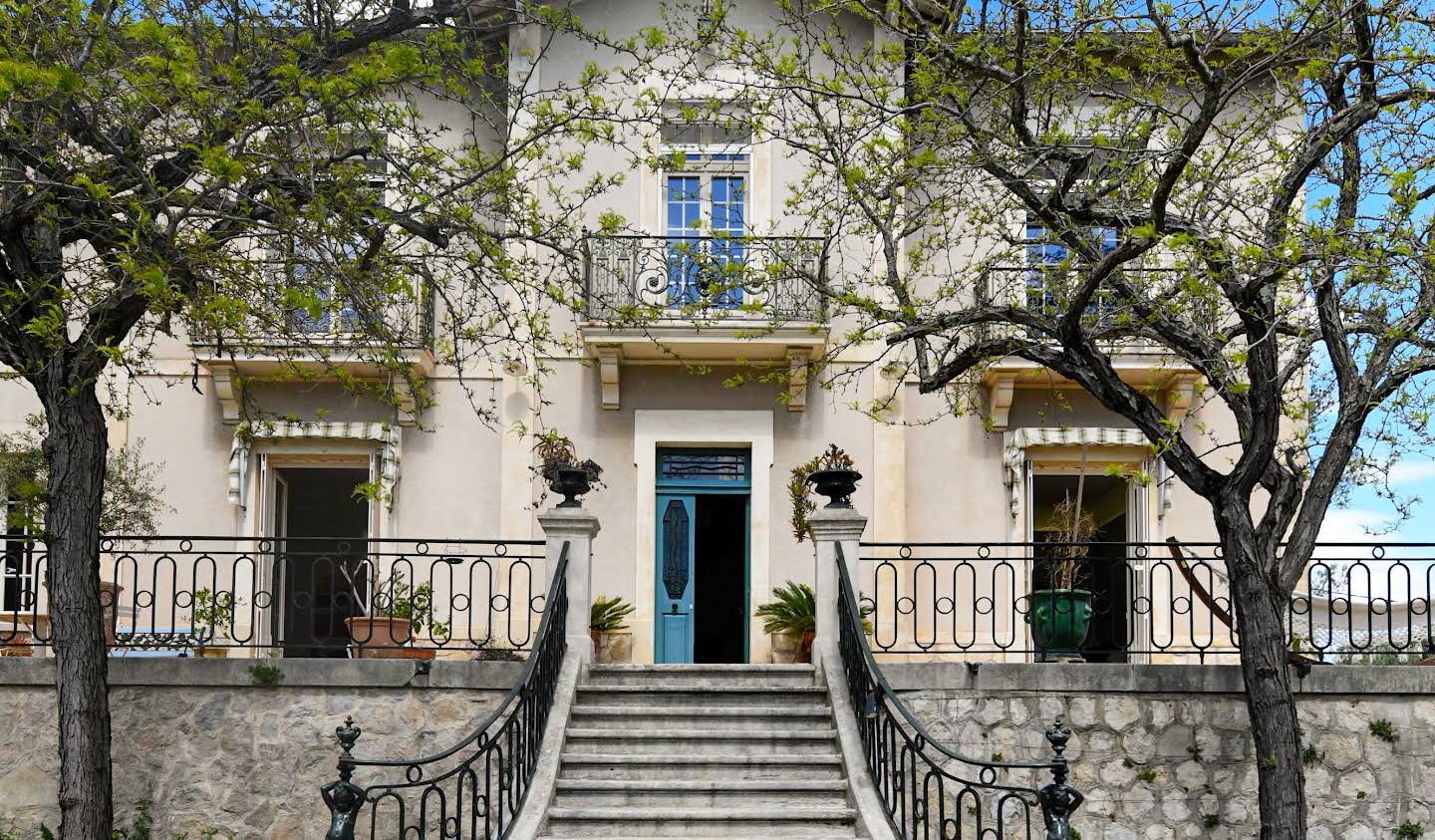 Propriété avec piscine et jardin Uzès