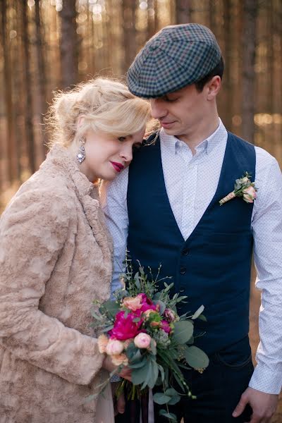 Fotógrafo de casamento Anna Rafeeva (annarafee8a). Foto de 17 de março 2016