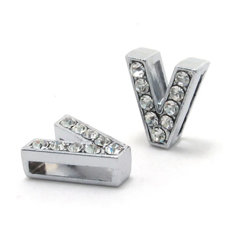 Bracelet de lettres DIY avec perles lettres strass 10mm. Créez votre propre bracelet personnalisé avec des lettres scintillantes.