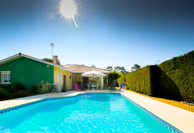 Maison avec piscine et jardin 15