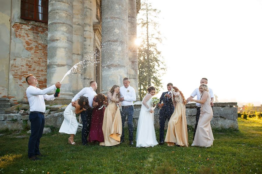 Bröllopsfotograf Volodimir Veretelnik (veretelnyk). Foto av 3 maj 2021