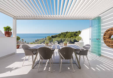 Maison contemporaine avec piscine en bord de mer 10