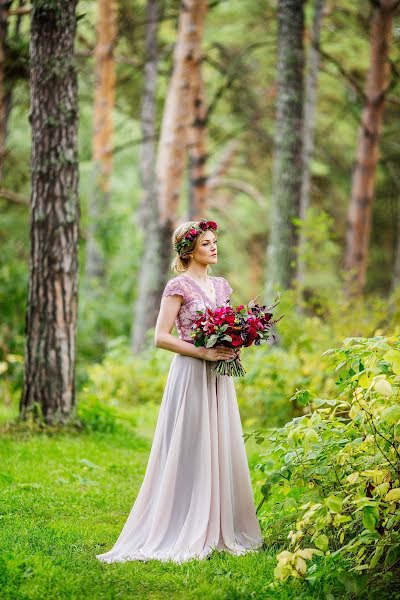 Fotógrafo de casamento Aleksandra Kudryashova (alexandra72). Foto de 10 de abril 2016