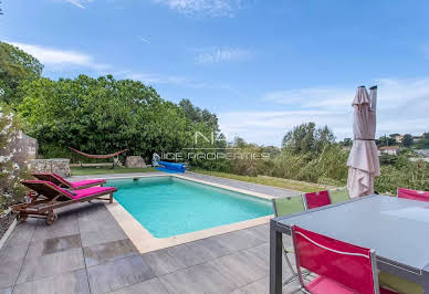 Villa avec piscine et terrasse 17