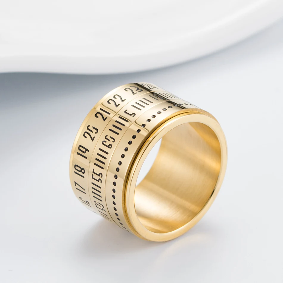Bague temporelle rotative en acier titane européen et américain avec chiffres arabes, un accessoire élégant et pratique au quotidien.