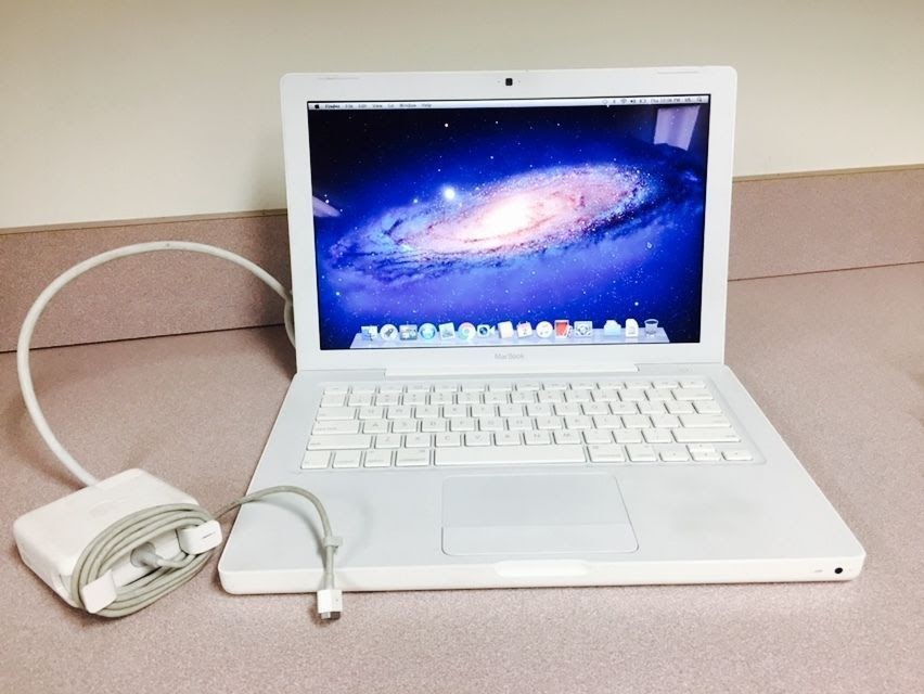 Macbook white A1181, Core 2 Duo T7300/8300 2.4 2GHz, HDD 160Gb, 13.3 inch