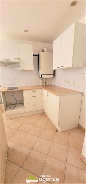 Location  appartement 3 pièces 52 m² à Montluçon (03100), 550 €