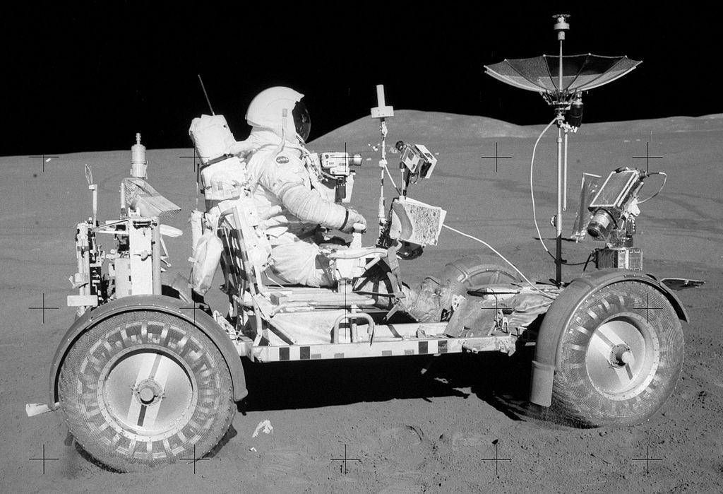 1024px-Apollo15LunarRover2.jpg