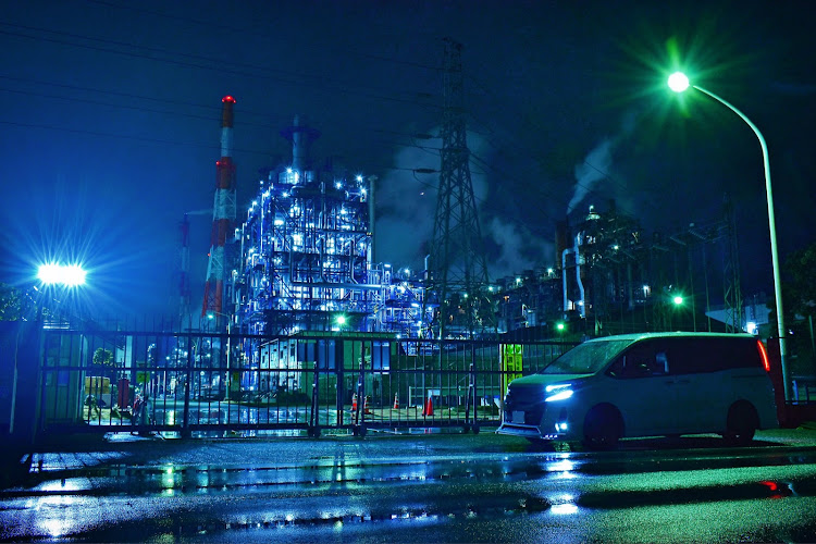 ノアの一眼レフ・工場夜景・工場夜景と愛車・初工場夜景撮影・三脚必須に関するカスタム事例の投稿画像5枚目