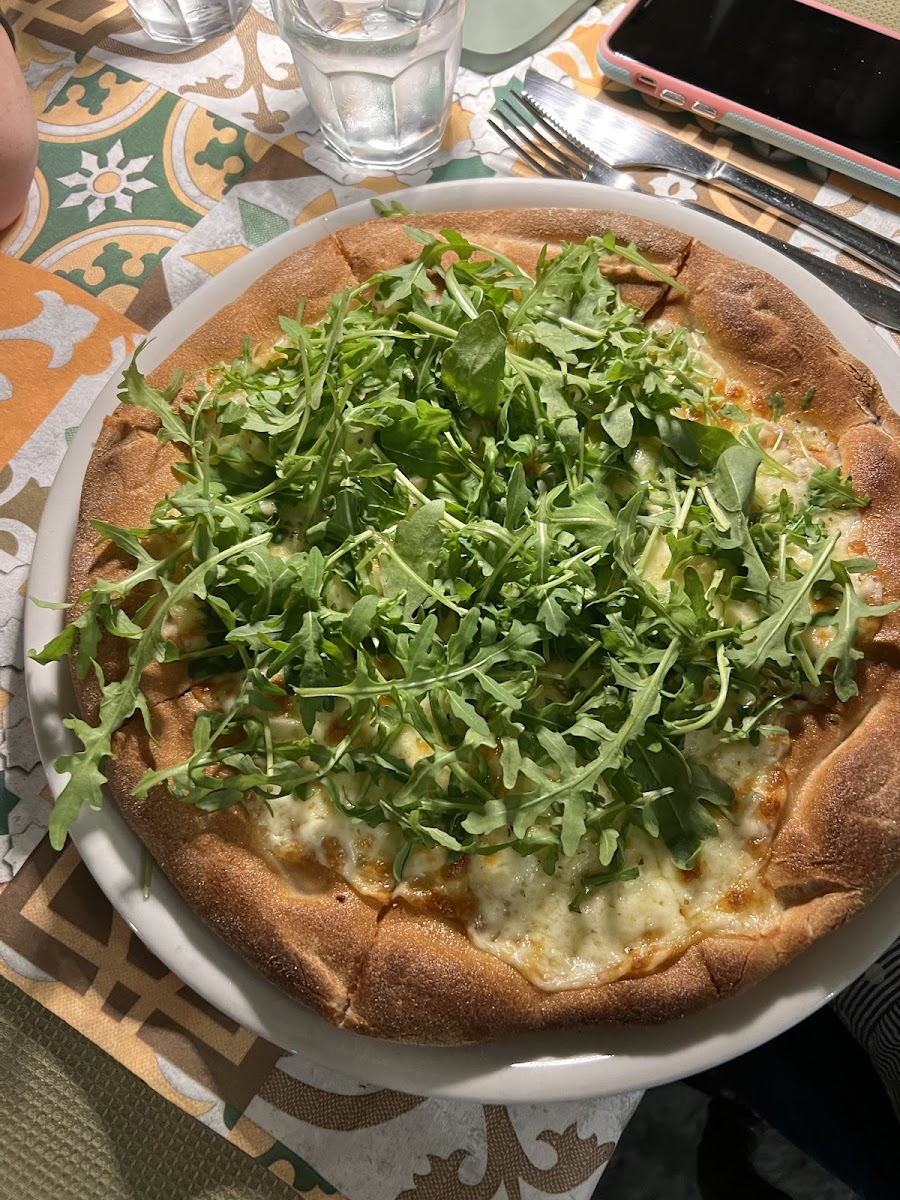 Bianca (white) pizza with rocket added