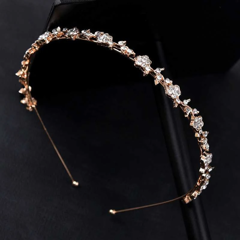 Tiara de liga com pequenas flores e diamantes, acessório elegante para cabelo, ideal para festas, casamentos e eventos especiais.