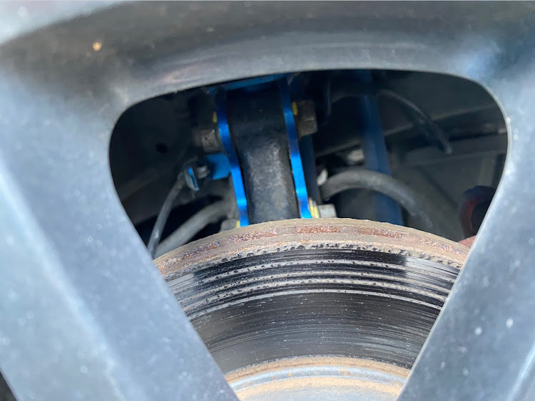 アルトワークスのプロジェクトμ ブレーキローター・モンスタースポーツ　ブレーキパッド・ブレーキ交換・ブレーキ強化・カスタムに関するカスタム事例の投稿画像1枚目