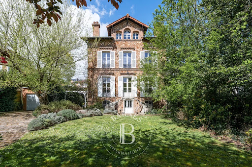 Villa with terrace 1