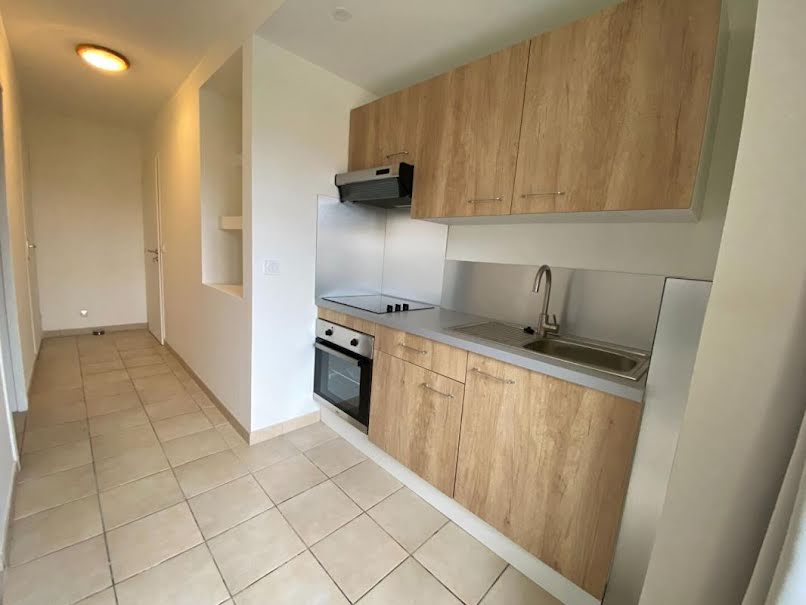 Location  appartement 2 pièces 55 m² à Castelnau-de-Guers (34120), 650 €